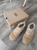 Uggs Classic Mini Sand Maat 38, Kleding | Dames, Schoenen, Ophalen of Verzenden, Gedragen, Beige, Lage of Enkellaarzen