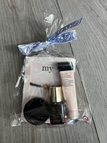 Estee Lauder cadeaupakketje + my jewellery beschikbaar voor biedingen