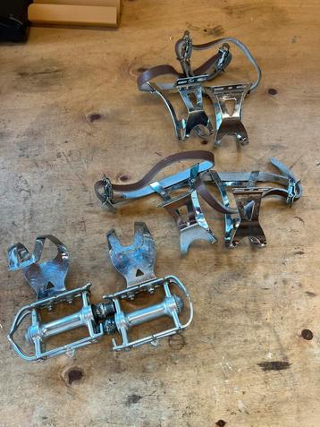 MKS pedalen met toeclips en 2x nieuwe toeclips beschikbaar voor biedingen