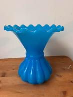 Vintage Franse opaline glas vaas blauw, Blauw, Ophalen of Verzenden, Minder dan 50 cm, Glas