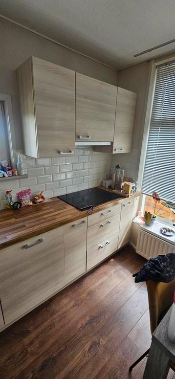 Hoekkeuken met houten blad 3.30 x1.50 bxd beschikbaar voor biedingen