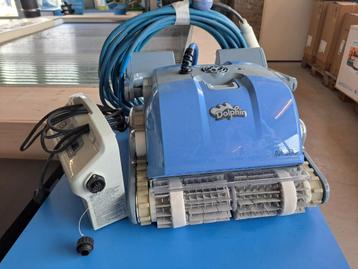 Dolphin M500 Zwembadrobot beschikbaar voor biedingen