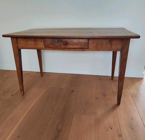 antieke Franse eettafel 136cm lang x 75 cm breed x78,5 hoog, Huis en Inrichting, Tafels | Sidetables, Gebruikt, 50 tot 75 cm, Rechthoekig