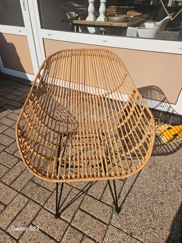 Rotan stoel beschikbaar voor biedingen