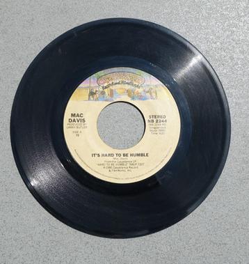 mac davis - it's hard to be humble beschikbaar voor biedingen