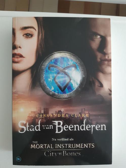 YA - Cassandra Clare - Stad van Beenderen - nederlandstalig, Boeken, Kinderboeken | Jeugd | 13 jaar en ouder, Zo goed als nieuw