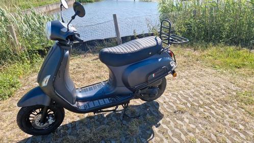 Senzo rivalux matgrijs 1008km scooter, Fietsen en Brommers, Scooters | Overige merken, Zo goed als nieuw, Ophalen