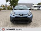 Toyota Aygo X 1.0 VVT-i S-CVT Play Automaat (BOVAG/RIJKLAARP, Auto's, 12 maanden, Stof, Gebruikt, Zwart