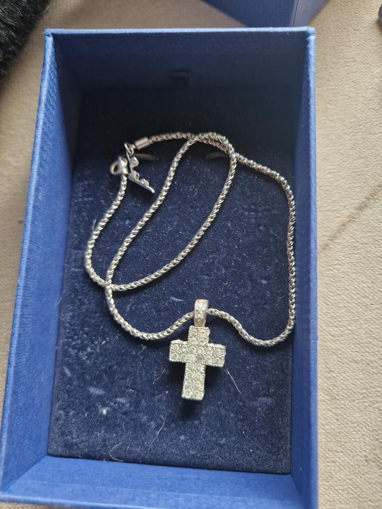Zilveren ketting met kruis hanger swarovski, Sieraden, Tassen en Uiterlijk, Kettinghangers, Ophalen of Verzenden, Zo goed als nieuw