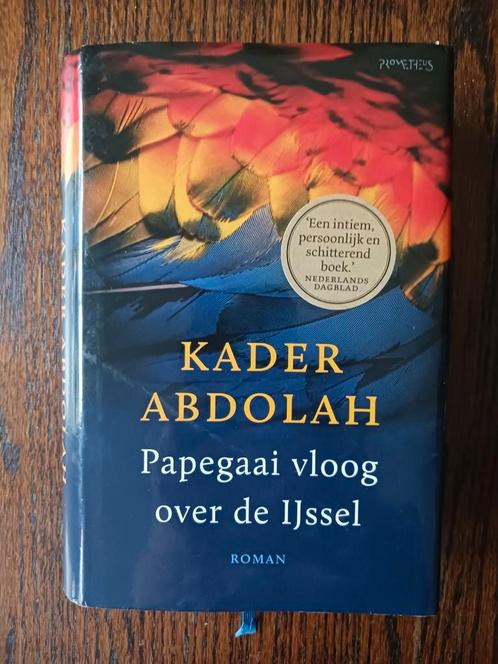 Kader Abdolah - Papegaai vloog over de IJssel, Boeken, Literatuur, Zo goed als nieuw, Nederland, Ophalen