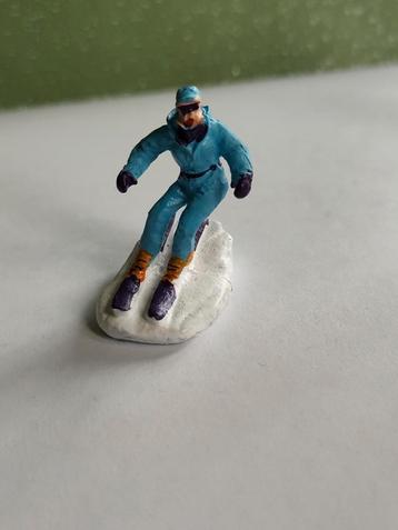 Skiër voor Kerstdorp beschikbaar voor biedingen