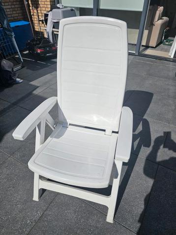 Ligstoelen  beschikbaar voor biedingen