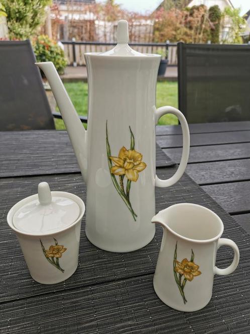 1963 koffie-servies / (Daf)fodil, Antiek en Kunst, Antiek | Servies los, Ophalen of Verzenden