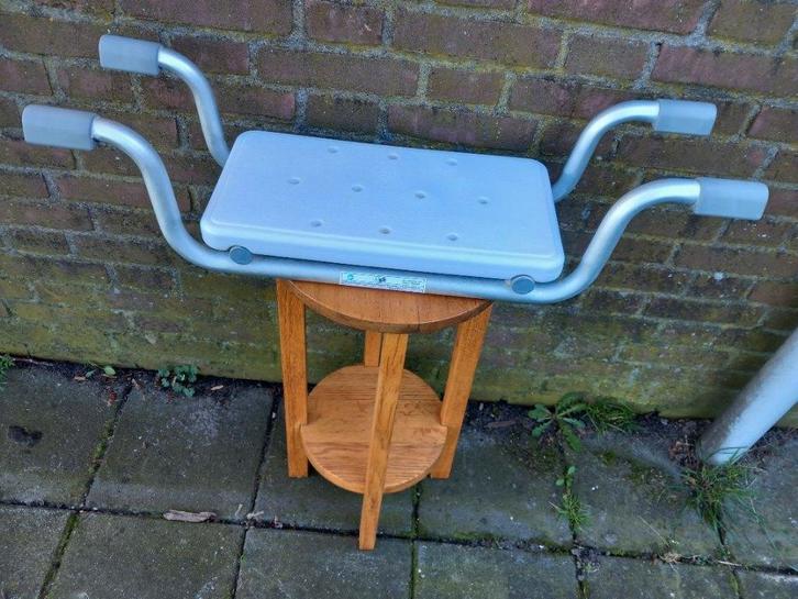 Badzitje - badstoeltje - anti-slip poten, Diversen, Verpleegmiddelen, Zo goed als nieuw, Ophalen of Verzenden