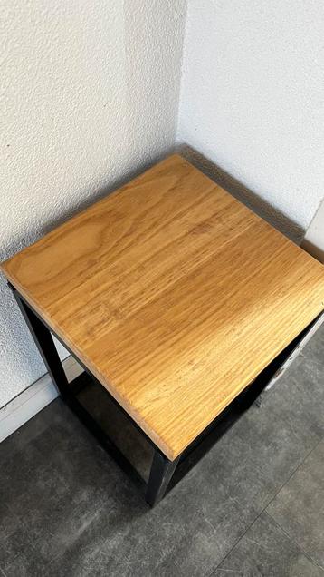 Bijzettafeltje / plantentafeltje beschikbaar voor biedingen