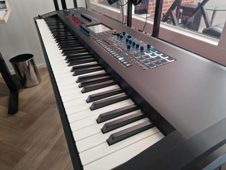 Roland Fantom 8 EX, Muziek en Instrumenten, Synthesizers, Zo goed als nieuw, 88 toetsen, Roland, Met midi-aansluiting, Ophalen