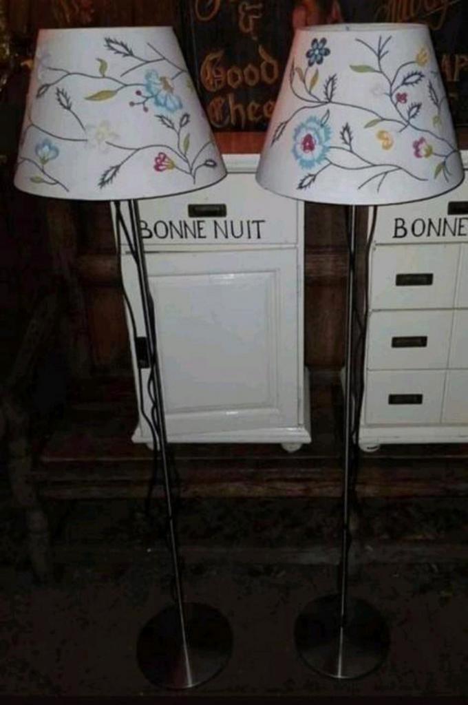 2 Staande Lampen, vloerlamp. Geborduurde Bloemenkap, Huis en Inrichting, Lampen | Vloerlampen, 150 tot 200 cm, Ophalen