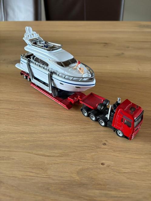 Siku vrachtwagen met boot, Hobby en Vrije tijd, Modelauto's | 1:87, Zo goed als nieuw, Auto, SIKU, Ophalen of Verzenden