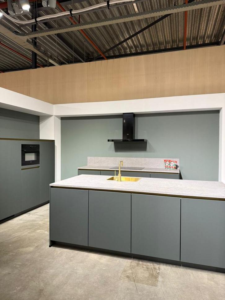 Showroomkeuken EasyTouch Mineraalgroen / Easy Tolendo, Huis en Inrichting, Keuken | Complete keukens, Zo goed als nieuw, Overige typen