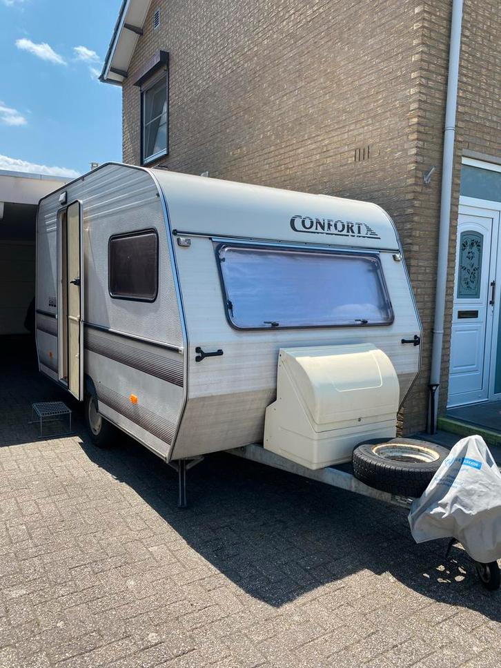 Unieke Confort caravan met extra deur achter en zonnepaneel, Caravans en Kamperen, Caravans, Particulier, tot en met 4, 750 - 1000 kg