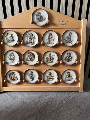 Hummel Goebel Borden Set 25 bordjes beschikbaar voor biedingen