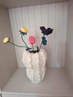 Witte Kwantum Vaas, Huis en Inrichting, Woonaccessoires | Vazen, Wit, Aardewerk of Porselein, Ophalen of Verzenden, Zo goed als nieuw