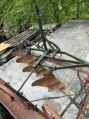 2315. Antieke ploeg / 4 schaar beschikbaar voor biedingen