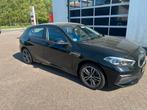 BMW 1-Serie 118i Aut 2021 Zwart weinig kilometers, Auto's, BMW, 65 €/maand, Zwart, Particulier, Geïmporteerd