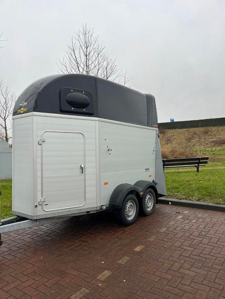 Humbaur single - zadelkamer- 2020- Black Editon, Dieren en Toebehoren, Paarden en Pony's | Trailers en Aanhangwagens, Zo goed als nieuw