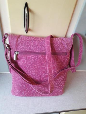 Roze leren handtas met magneetsluiting beschikbaar voor biedingen