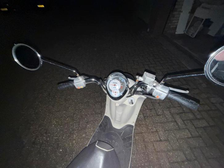 Sym mio, Fietsen en Brommers, Scooters | SYM, Zo goed als nieuw, Mio, Benzine, Ophalen of Verzenden