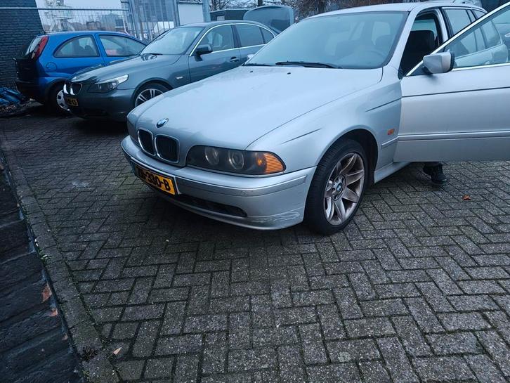 BMW 5-Serie 2.2 I 520 Touring 2001 Grijs, Auto's, BMW, Particulier, 5-Serie, ABS, Airbags, Airconditioning, Alarm, Boordcomputer