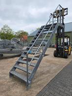 Stalen trap met bordes gegalv. Hoog 2,6 mtr. Nob045, Doe-het-zelf en Verbouw, Ladders en Trappen, Ophalen, Zo goed als nieuw, 2 tot 4 meter