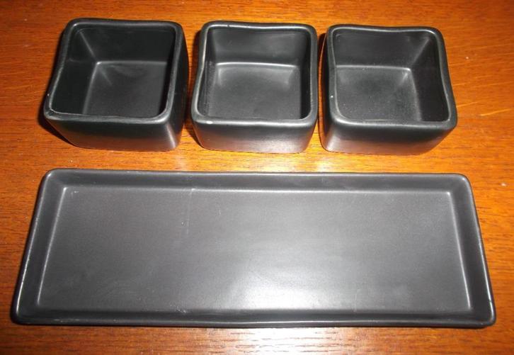 Dipit snack- en dipset zwart mat (nieuw), Huis en Inrichting, Keuken | Servies, Nieuw, Schaal of Schalen, Overige stijlen, Keramiek