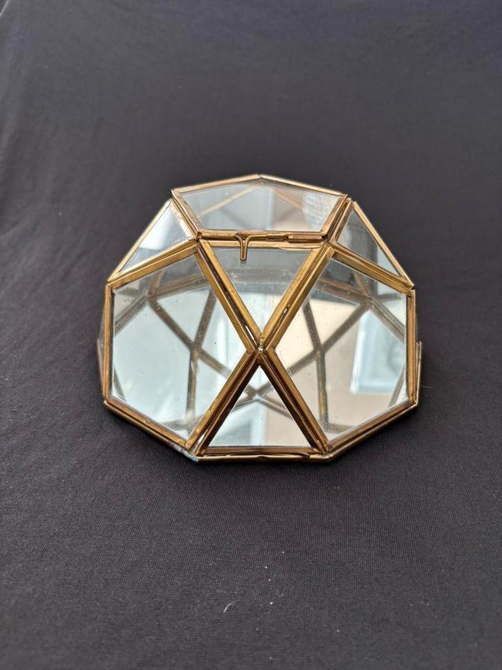 Diamant vormige vitrine doos van glas, messing en spiegel, Antiek en Kunst, Curiosa en Brocante, Ophalen of Verzenden