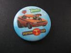 Disney ,Pixar filmserie Cars (Snot Rod, oranje muscle car), Verzamelen, Speldjes, Pins en Buttons, Ophalen of Verzenden, Gebruikt