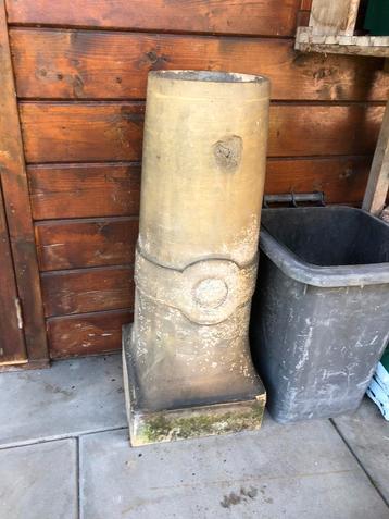 Vintage schoorsteen uit London, bloempot bovenop te plaatsen beschikbaar voor biedingen