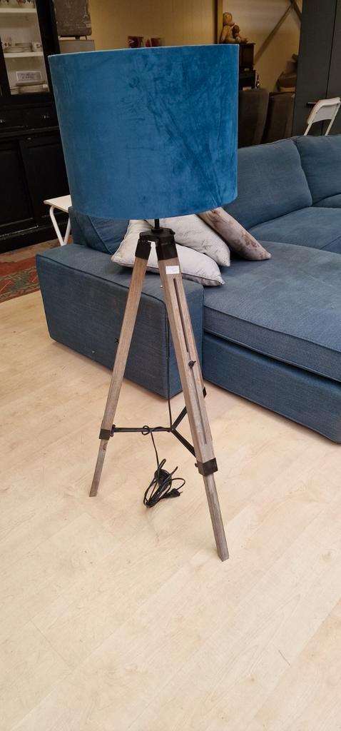 Staande lamp met verstelbare voet, Huis en Inrichting, Lampen | Vloerlampen, Zo goed als nieuw, 150 tot 200 cm, Hout, Metaal, Ophalen of Verzenden