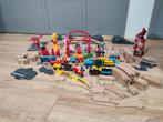 Houten trein met 2 electrische locomotief., Ophalen