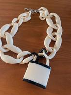 Vintage Ketting met Hanger, Sieraden, Tassen en Uiterlijk, Kettingen, Met hanger, Kunststof, Gebruikt, Beige