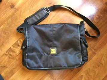 Tas zwart, merk Liv. Ca 40x30x15. Geschikt als handbagage! beschikbaar voor biedingen