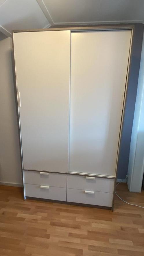 Trysil kledingkast, Huis en Inrichting, Kasten | Kledingkasten, Zo goed als nieuw, 150 tot 200 cm, 100 tot 150 cm, 50 tot 75 cm