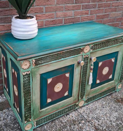 Prachtige oude dekenkist klepkast houtsnijwerk bohostyle, Huis en Inrichting, Woonaccessoires | Kisten, Zo goed als nieuw, 50 tot 75 cm