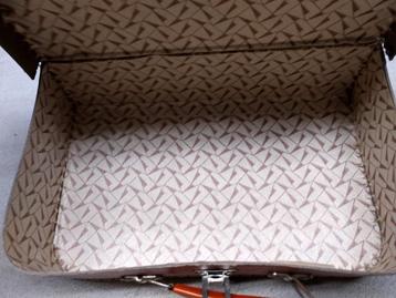 oud poppen koffer  kleding poppen beschikbaar voor biedingen