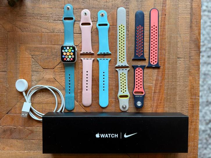 Apple Watch Series 6, 40mm, werkt uitstekend!, Sieraden, Tassen en Uiterlijk, Smartwatches, Gebruikt, iOS, Zilver, Afstand, Calorieverbanding