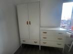 Kast en commode (wit met leren handgrepen), Ophalen, Gebruikt, 50 tot 70 cm, 100 cm of meer