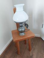 Tinnen lamp met melkglazen kap, Huis en Inrichting, Lampen | Tafellampen, Ophalen, Vintage, Zo goed als nieuw, Glas