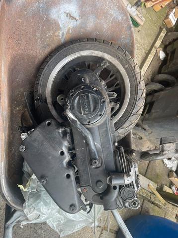 Piaggio Vespa motorblok en achterwiel met velg beschikbaar voor biedingen