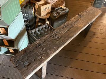 Bankjes gemaakt van oud eiken hout / partij planken, balken beschikbaar voor biedingen