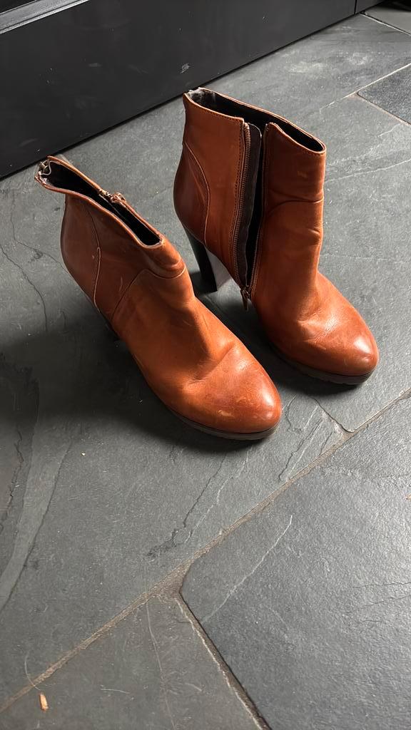Leren laarsjes cognac kleur, Kleding | Dames, Schoenen, Zo goed als nieuw, Overige kleuren, Ophalen of Verzenden